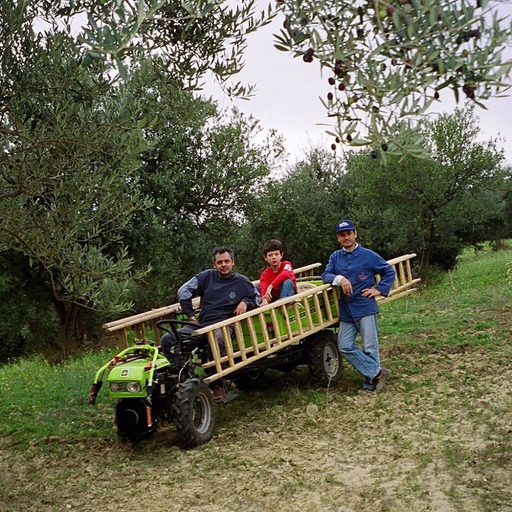 Familienfoto auf dem Land